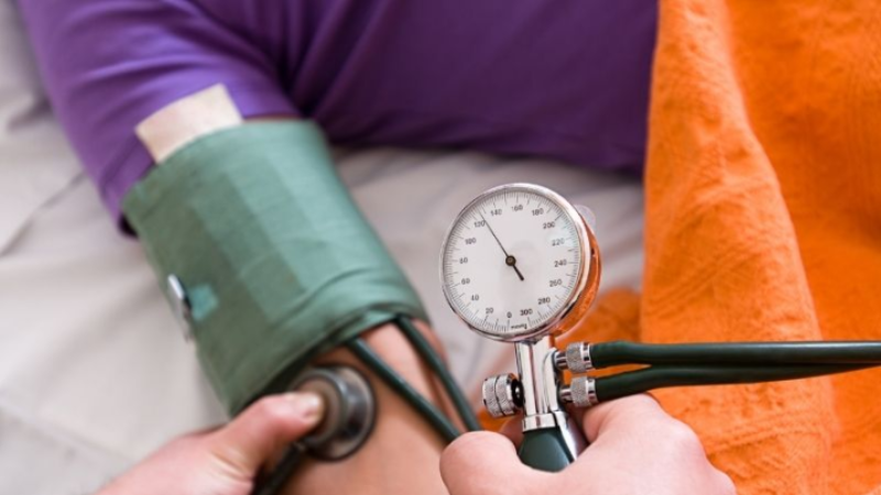 7 Natural and Effective Ways to Manage High Blood Pressure